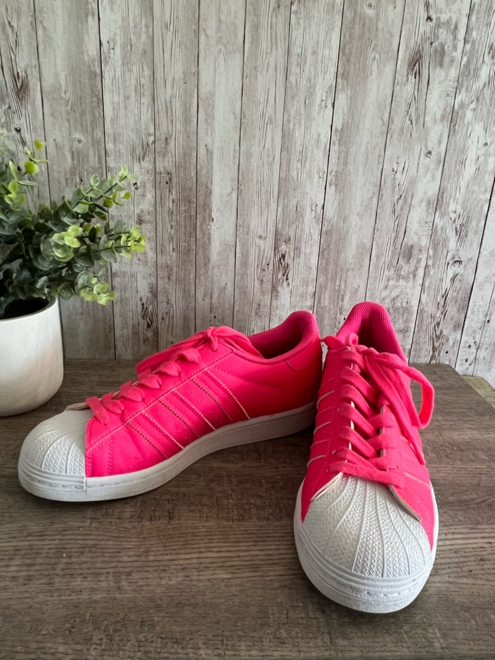adidas Superstar Women's Bright Sonic  Pink Lace-Up Sneakers Size 40 M7, W9 - Picture 5 of 7